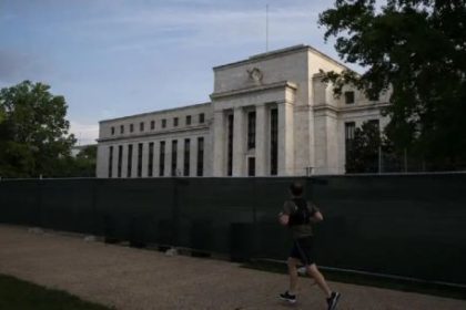 la-fed-vuelve-a-dividirse-por-las-tasas:-hammack-pide-una-suba-inmediata-pese-a-la-moderacion-de-la-inflacion