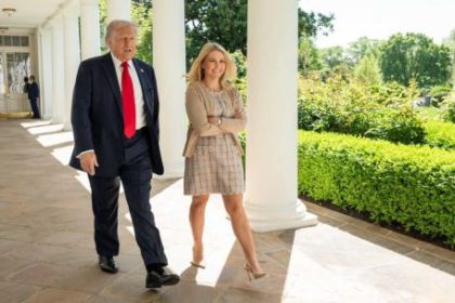 la-estrategia-de-comunicacion-de-trump-y-el-poder-de-sus-voceros-frente-a-los-medios