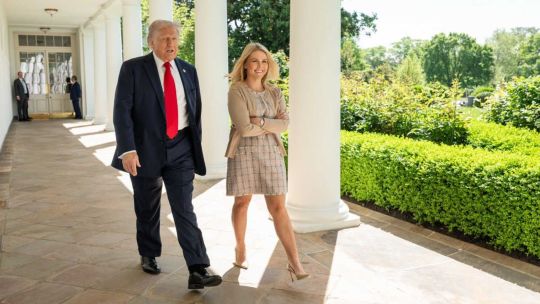 la-estrategia-de-comunicacion-de-trump-y-el-poder-de-sus-voceros-frente-a-los-medios