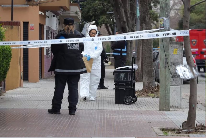 femicidio-en-buenos-aires:-mato-a-su-esposa-a-punaladas,-su-hija-de-8-anos-vio-la-agresion-por-las-camaras-y-corrio-a-alertar-a-la-familia