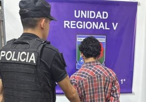entro-a-un-bazar-de-puerto-iguazu,-eligio-varios-productos-e-intento-salir-sin-pagar:-termino-detenido