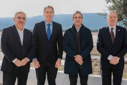 el-gobierno-avanza-con-el-acueducto-albigasta:-santilli-y-caputo-se-reunieron-con-los-gobernadores