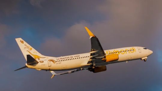 flybondi-no-vuela-a-corrientes-hace-cuatro-semanas-y-debe-sueldos,-pero-sigue-vendiendo-pasajes