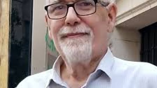 socrates,-humor-y-poder:-marcelo-zapata-lleva-los-dialogos-platonicos-al-teatro-contemporaneo