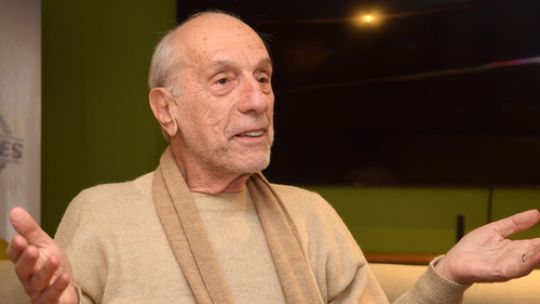 teatro-abierto:-roberto-perinelli-recordo-los-anos-de-censura,-amenazas-y-el-incendio-que-marco-al-movimiento