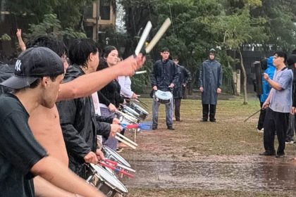 estudiantina-2026-|-tras-el-caso-de-la-madre-alcanzada-por-un-rayo,-la-epet-n°-1-conto-por-que-ensaya-con-lluvia-y-cuando-suspende