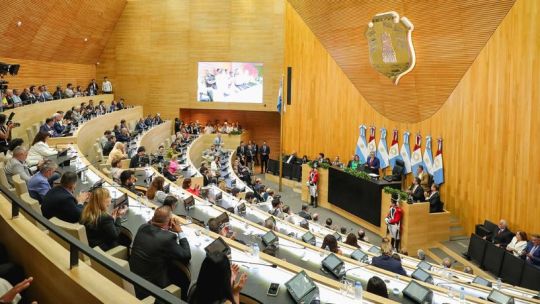 tras-la-detencion-del-asesor-del-legislador,-en-la-unicameral-se-pedira-renovar-los-antecedentes-cada-6-meses