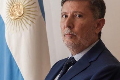 sin-tregua-entre-karina-milei-y-santiago-caputo:-la-bicameral-de-inteligencia-de-pareja-se-prepara-para-recibir-al-jefe-de-la-side