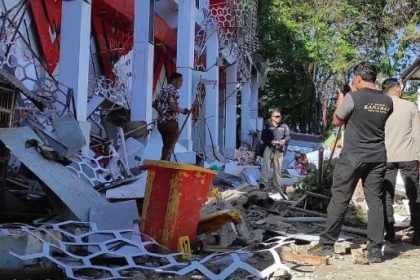 dos-terremotos-en-pocas-horas-sacudieron-indonesia-y-espana:-al-menos-38-muertos,-danos-y-evacuaciones