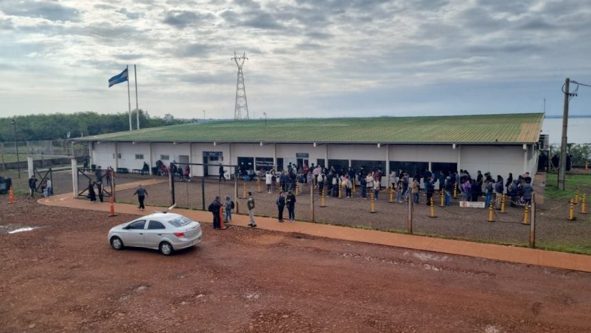 intenso-movimiento-en-la-frontera-posadas-encarnacion-y-amplia-oferta-de-juguetes-en-la-antesala-del-dia-del-nino