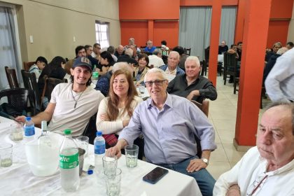 “celebrarlo-con-amigos-es-una-caricia-al-alma»,-carlos-garcia-coni-festejos-los-55-anos-de-formula-tuerca-y-su-cumpleanos-n°-80