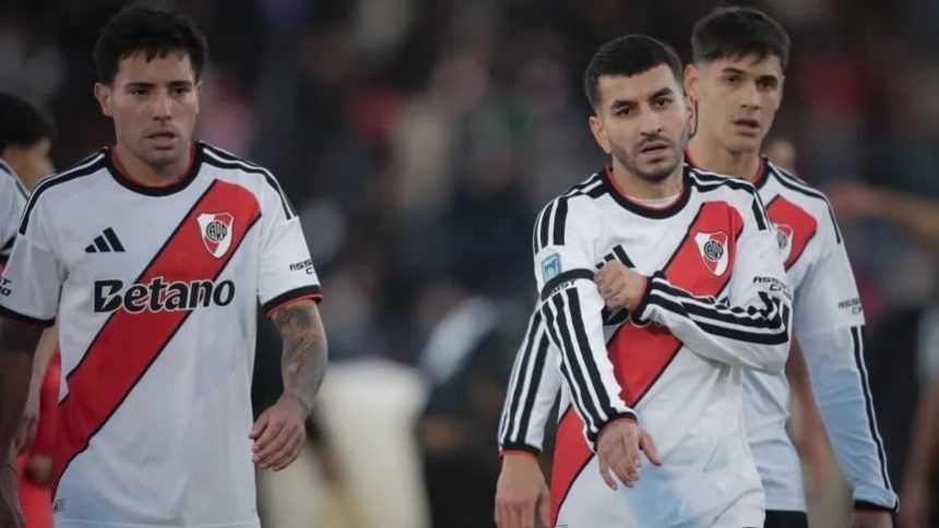 en-busca-de-su-primer-triunfo-en-el-torneo-clausura,-este-domingo-river-recibe-a-argentinos-juniors-en-el-monumental:-hora,-tv-y-formaciones