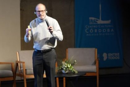 especialista-advierte-que-el-desafio-de-la-ia-es-la-seguridad-y-el-control-humano