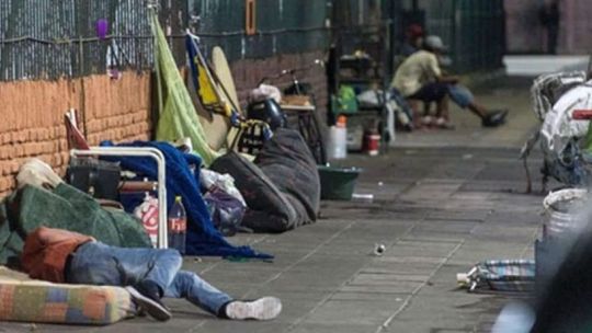 encuesta-a-personas-sin-hogar:-el-44%-tiene-hijos-a-cargo-y-el-70%-venia-de-un-empleo-informal
