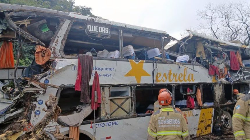 tragedia-en-brasil:-el-vuelco-de-un-autobus-turistico-en-la-ruta-hacia-rio-de-janeiro-dejo-al-menos-diez-muertos