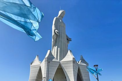 polonia:-inauguraron-en-konotopie,-un-pueblo-de-120-habitantes,-la-estatua-de-la-virgen-maria-mas-alta-de-europa
