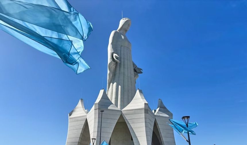 polonia:-inauguraron-en-konotopie,-un-pueblo-de-120-habitantes,-la-estatua-de-la-virgen-maria-mas-alta-de-europa