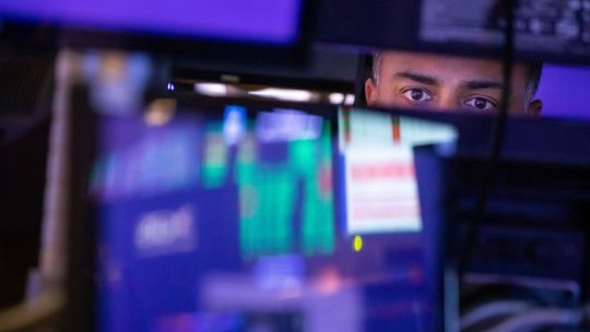 mercados-atentos-a-la-fed:-suben-las-bolsas-asiaticas-y-el-petroleo-vuelve-a-ceder-pese-a-la-tension-en-ormuz