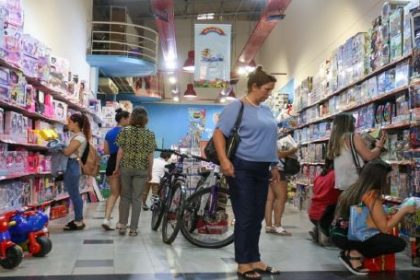 dia-del-nino-flojo:-las-ventas-cayeron-2,5%-pese-a-las-promociones-y-los-juguetes-fueron-el-rubro-mas-golpeado