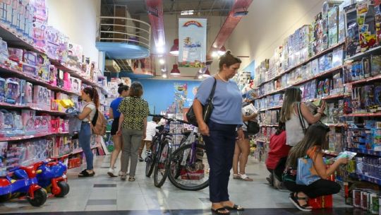 dia-del-nino-flojo:-las-ventas-cayeron-2,5%-pese-a-las-promociones-y-los-juguetes-fueron-el-rubro-mas-golpeado