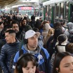 la-carrera-entre-inflacion-y-salarios:-segun-un-informe-del-gobierno,-un-grupo-de-gremios-grandes-tuvo-caidas-mayores-a-10%