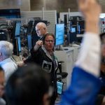 los-bonos-vuelven-a-caer-y-el-riesgo-pais-supera-otra-vez-los-480-puntos:-que-factores-explican-la-suba