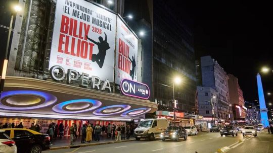 hace-90-anos,-el-teatro-opera-abria-sus-puertas-con-rapsodia-en-azul-y-un-corto-de-walt-disney