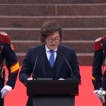 milei-reaparecio-en-el-acto-en-honor-a-san-martin:-mensaje-contra-“los-enemigos-internos-y-externos”-y-abrazo-con-sturzenegger