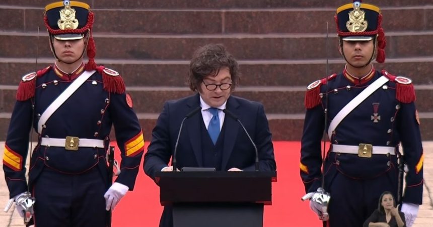 milei-reaparecio-en-el-acto-en-honor-a-san-martin:-mensaje-contra-“los-enemigos-internos-y-externos”-y-abrazo-con-sturzenegger