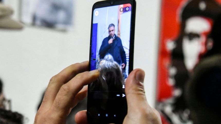 militantes-deprimidos-y-conspiraciones-de-la-derecha:-el-extravio-del-frente-amplio-en-39-paginas