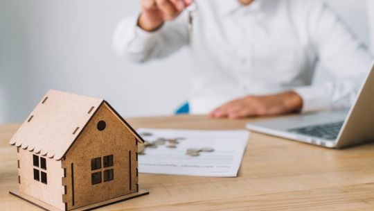 creditos-hipotecarios-uva:-cuanto-hay-que-ganar-para-comprar-una-vivienda-de-usd-100.000