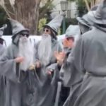 vestidos-como-gandalf,-un-grupo-de-manifestantes-protesto-contra-peter-thiel-en-palermo