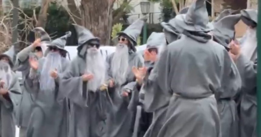 vestidos-como-gandalf,-un-grupo-de-manifestantes-protesto-contra-peter-thiel-en-palermo