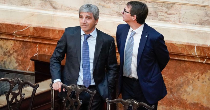 el-gobierno-sostuvo-el-superavit-en-julio-por-un-fuerte-recorte-de-gastos-y-a-pesar-de-los-pagos-de-deuda