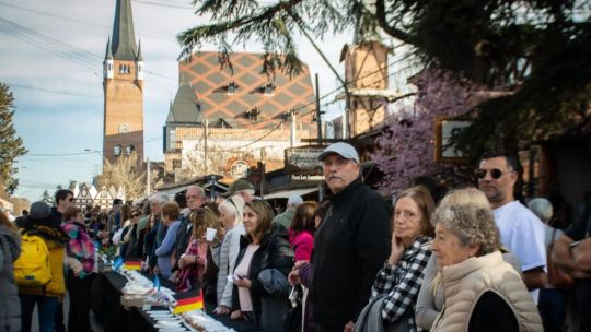 exito-del-primer-strudel-fest:-villa-general-belgrano-vendio-mas-de-100-metros-de-strudel-y-reunio-mas-de-$10-millones-para-el-hospital