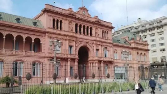 el-nuevo-dnu-migratorio-abrio-el-debate-sobre-los-limites-entre-mensajes-de-odio-y-libertad-de-expresion