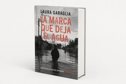 ‘la-marca-que-deja-el-agua’:-laura-garaglia-convierte-una-inundacion-en-memoria-colectiva