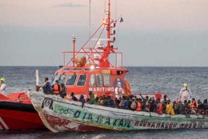 reino-unido:-por-que-la-inmigracion-sigue-siendo-un-tema-central-pese-a-la-caida-de-los-numeros