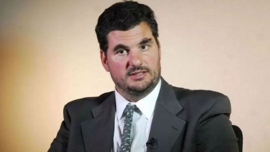 eugenio-burzaco-debuta-en-la-ficcion-con-una-novela-sobre-el-nazismo,-la-argentina-de-posguerra-y-el-misterio-de-hitler-en-la-patagonia