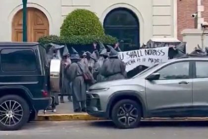 cual-es-el-contexto-detras-de-la-manifestacion-de-“gandalf’s”-frente-a-la-casa-de-peter-thiel-en-palermo