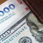 el-mal-humor-global-golpeo-a-empresas-argentinas,-el-dolar-subio-$5-y-el-central-volvio-a-reducir-las-compras