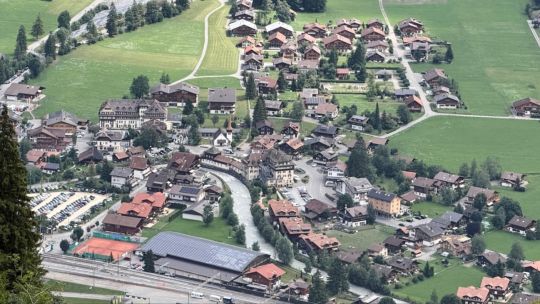 descongelamiento-del-permafrost-en-los-alpes:-el-colapso-rocoso-que-amenaza-al-pueblo-suizo-de-kandersteg