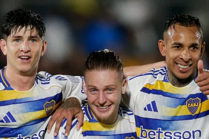 boca-piso-fuerte,-goleo-4-a-0-a-recoleta-en-paraguay-y-se-metio-en-los-cuartos-de-final-de-la-copa-sudamericana