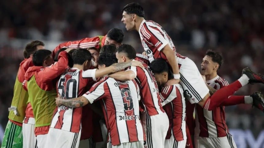 este-miercoles-river-visita-a-independiente-santa-fe-por-la-ida-de-octavos-de-la-copa-sudamericana:-hora,-tv-y-formaciones 