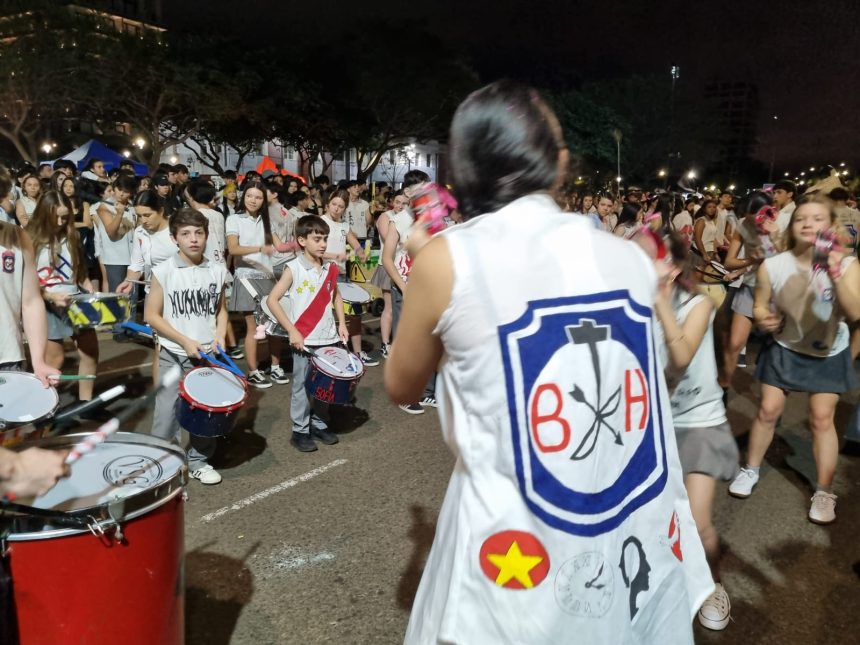 estudiantina-2026-|-se-realizo-la-primera-prueba-piloto-en-la-costanera-de-posadas:-mira-las-mejores-fotos-y-videos-colegio-por-colegio