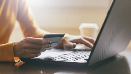 simulo-afiliar-a-su-amiga-a-una-prepaga-para-estafarla,-fue-condenada-y-debera-pagar-$10-millones