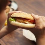 cuanto-cobran-los-empleados-de-mcdonalds,-burger-king-y-mostaza-en-agosto-2026