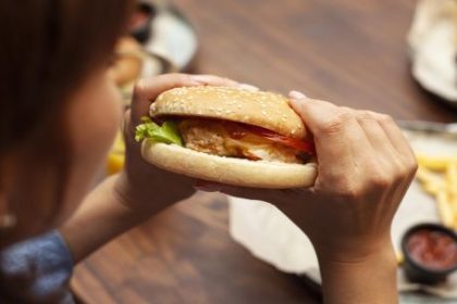 cuanto-cobran-los-empleados-de-mcdonalds,-burger-king-y-mostaza-en-agosto-2026