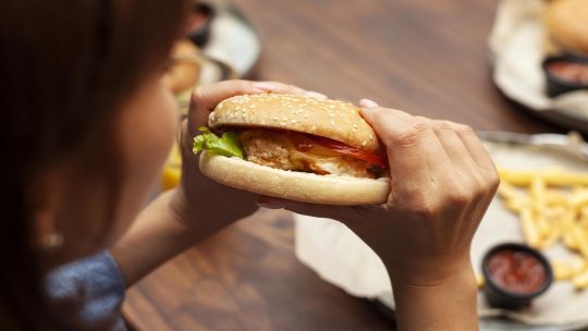 cuanto-cobran-los-empleados-de-mcdonalds,-burger-king-y-mostaza-en-agosto-2026