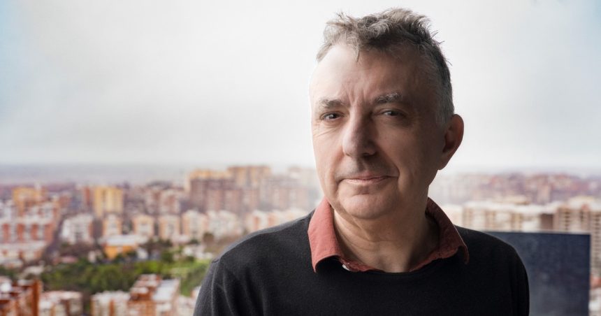 manuel-vilas:-“el-amor-necesita-un-cultivo-diario-o-termina-muriendose”